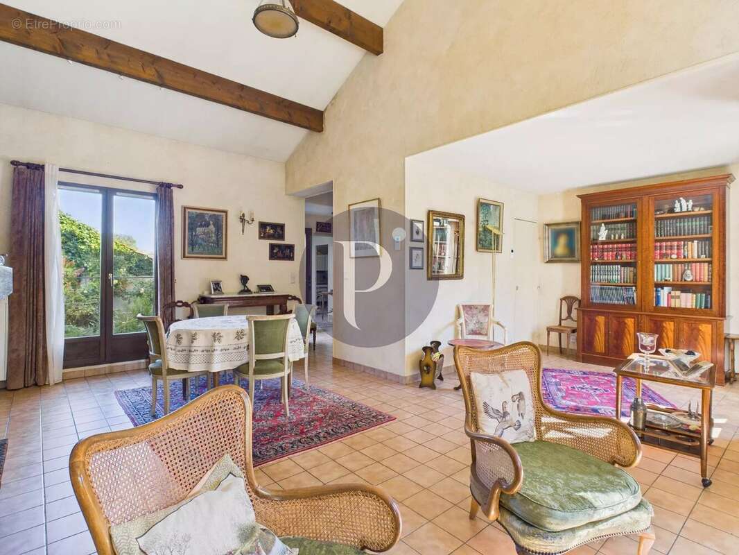 Maison à VERRIERES-LE-BUISSON