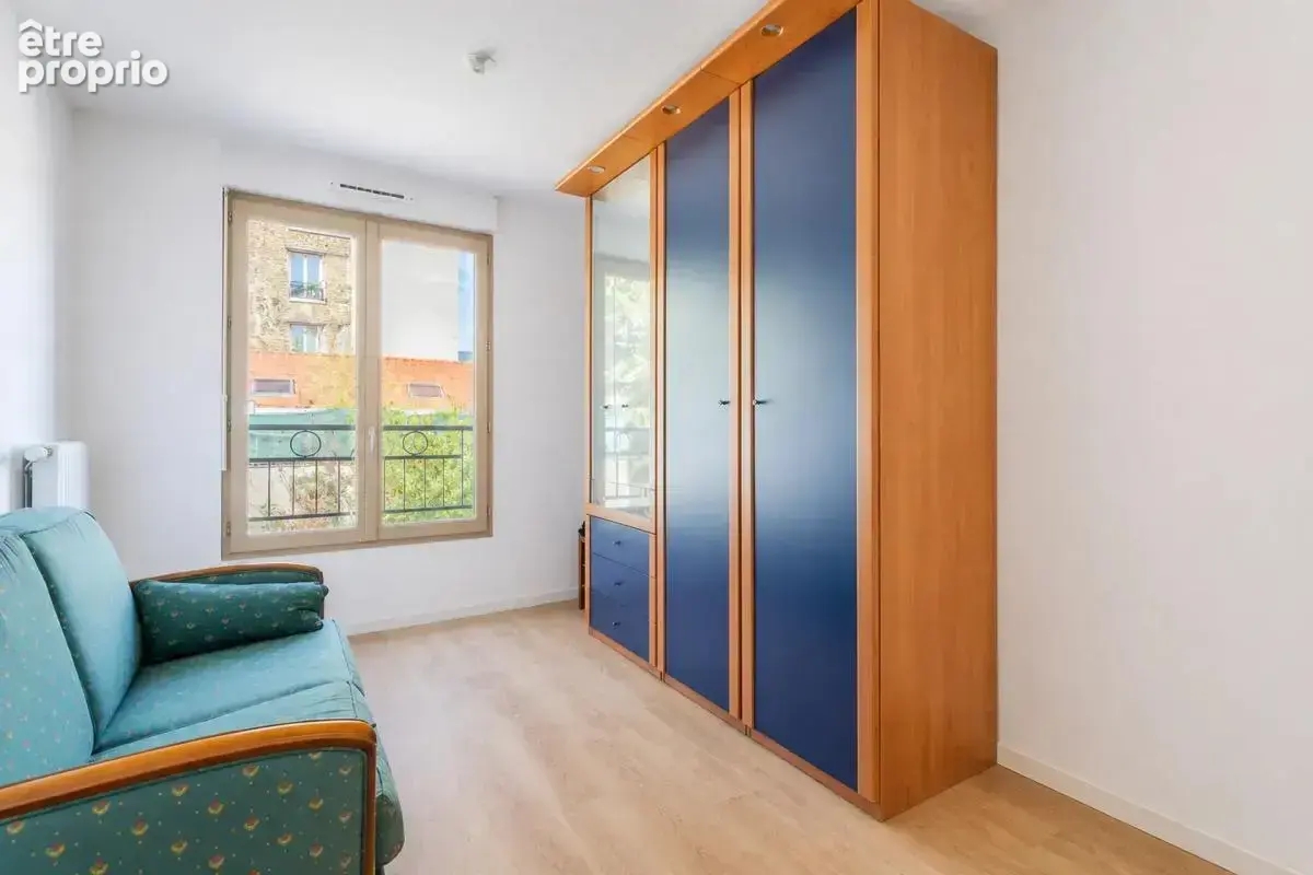 LE RAINCY - Maison de type T4 de 94 m² avec cave, box , jardin - photo 8