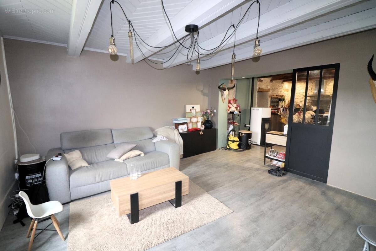 Maison à CASTELNAU-MONTRATIER