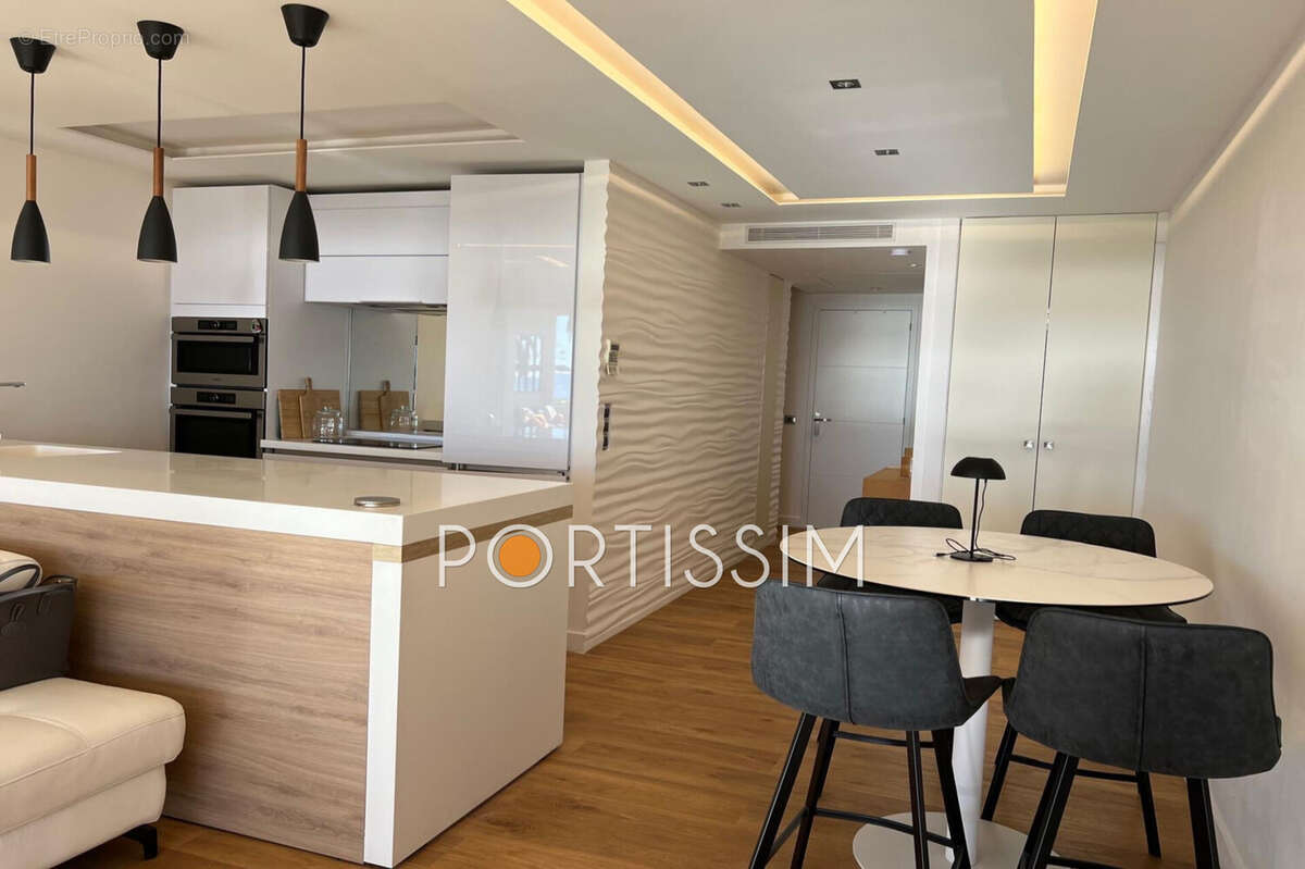 Appartement à SAINT-LAURENT-DU-VAR