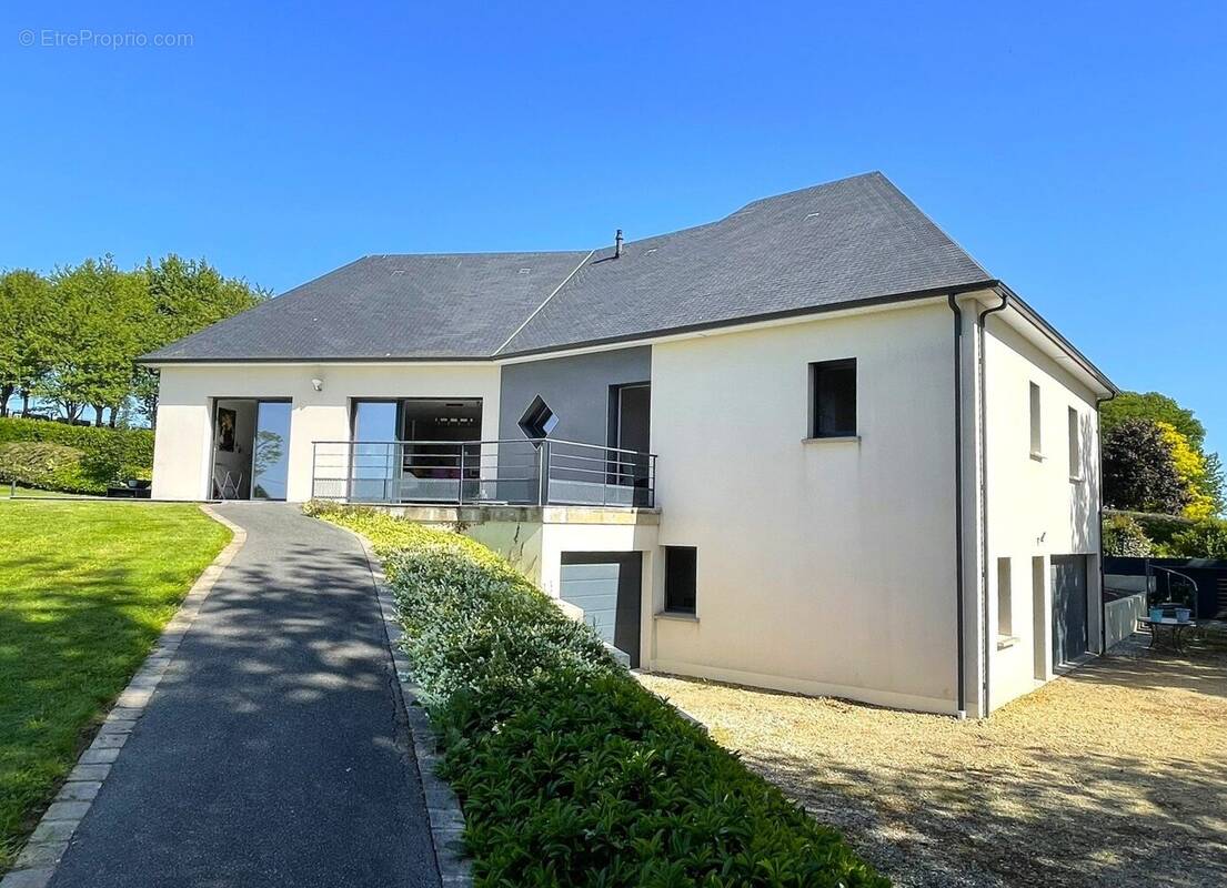 Maison à SAINT-GEORGES-BUTTAVENT