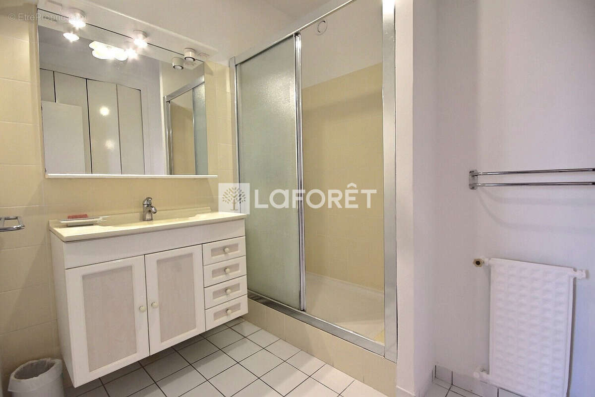 Appartement à COURBEVOIE