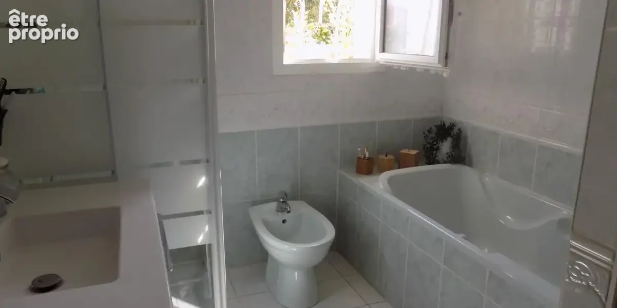Maison Familiale de plain-pied avec piscine Soubise - photo 8
