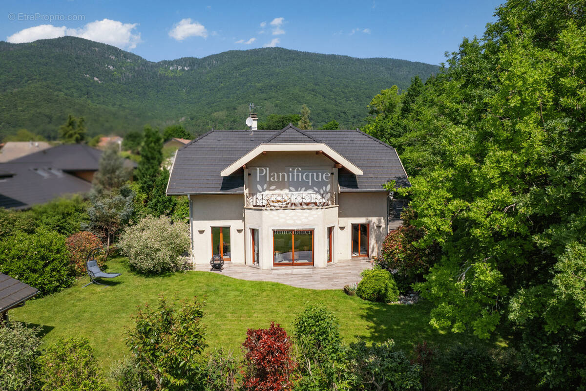 Maison à DIVONNE-LES-BAINS