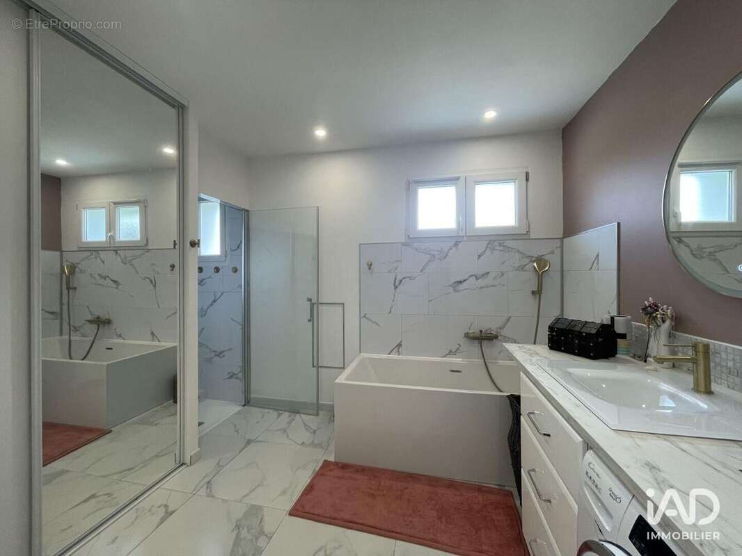 Maison 134 m² à Camiers  - photo 4