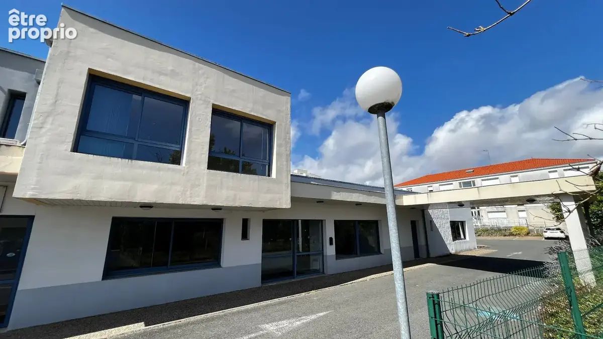 Local commercial Royan 577 m2 avec 29 parkings en plein centre de Royan - photo 4