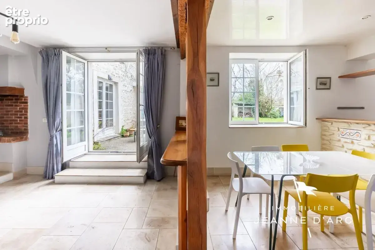 Grande maison familiale de 360 m2 avec jardin clos, à 5 minutes de Thoiry 8 Pièces 5 chambres + Piscine intérieure - photo 3