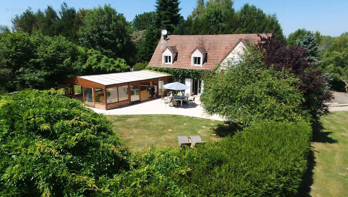 Jolie maison récente avec piscine intérieur chauffée  La Queue Lez Yvelines / Garancières 6 pièces 177 m2 - photo 2