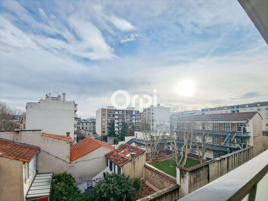 Appartement à MARSEILLE-5E