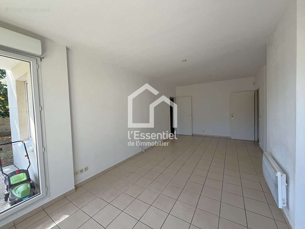 Appartement Verneuil-sur-seine 3 pièce(s) 64 m2 Rez de Jardin 204m² - photo 3
