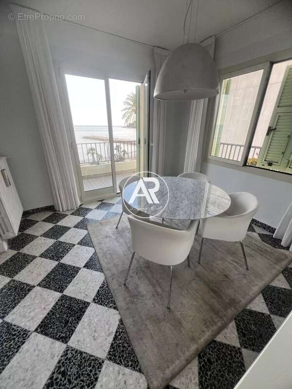 Appartement à ROQUEBRUNE-CAP-MARTIN
