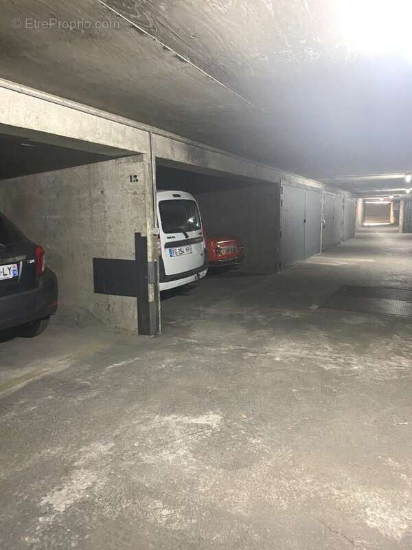 Parking à PARIS-19E