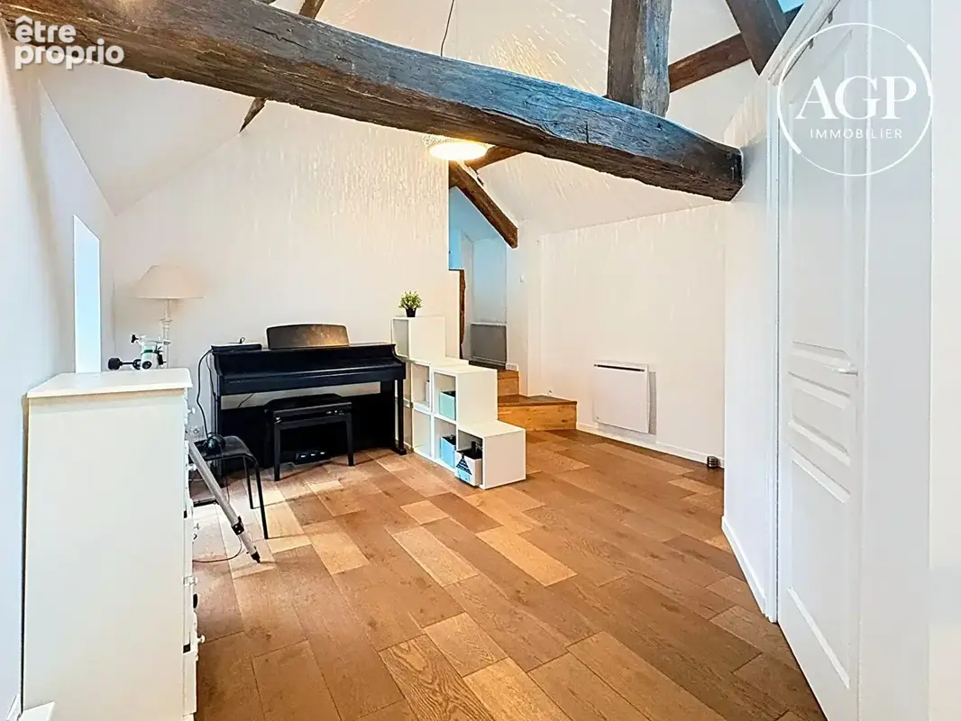 Maison avec piscine et dépendance - photo 9