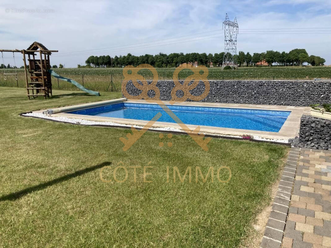 Autre à FRESNES-LES-MONTAUBAN