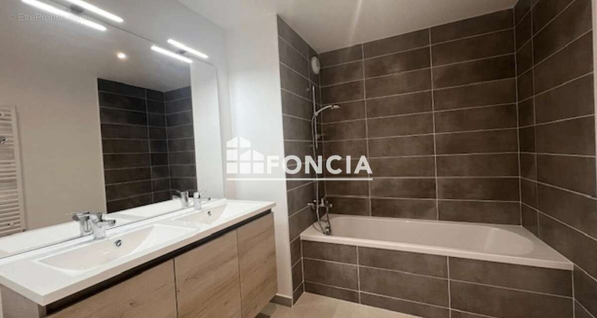 Appartement à RILLIEUX-LA-PAPE