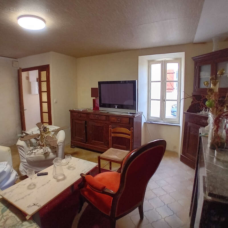 Maison à VILLENEUVE-LES-MONTREAL