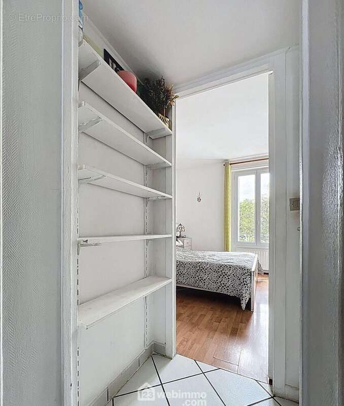 Du salon vers la chambre