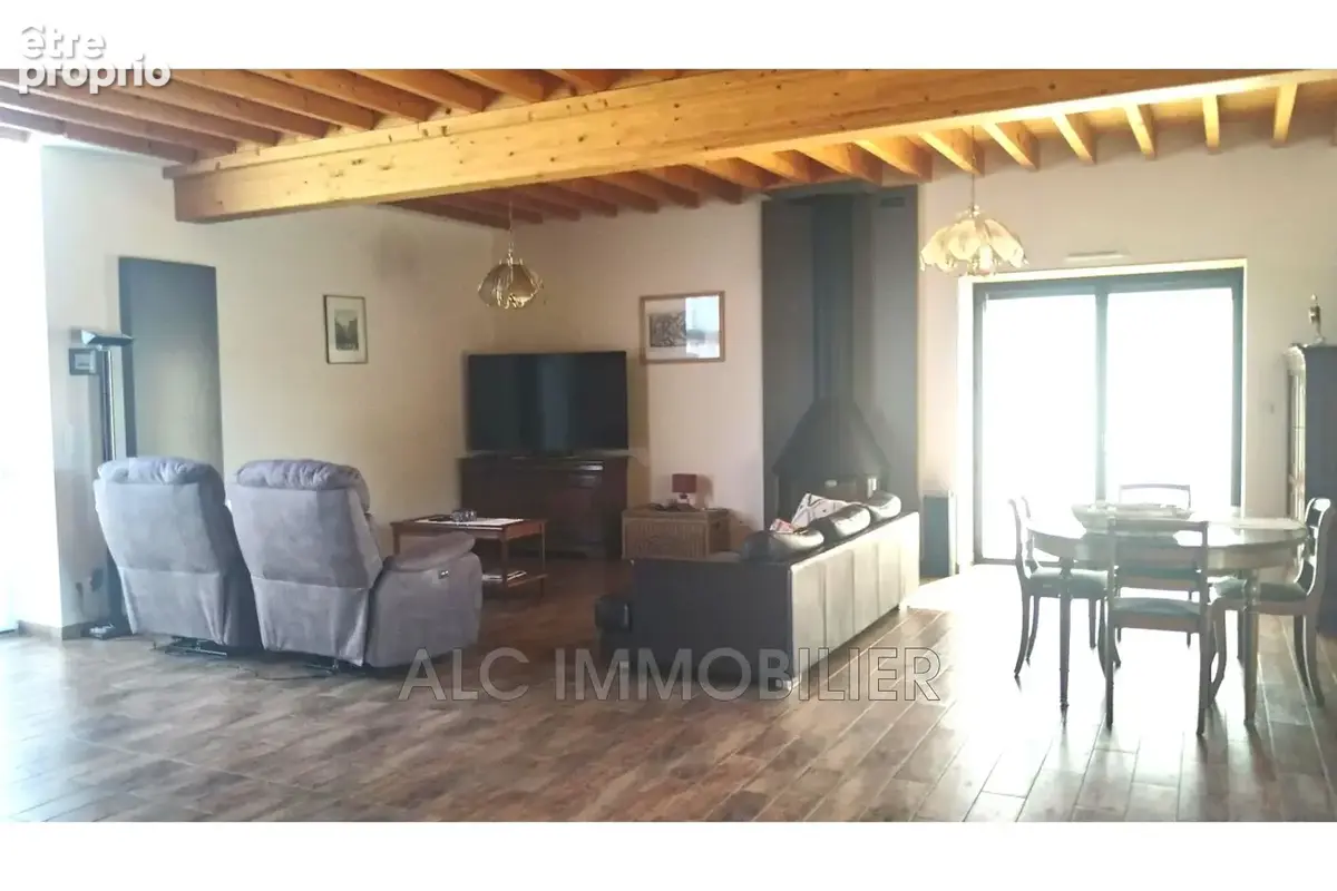 Maison 237 m² à Saint-Leonard-Des-Bois  - photo 9