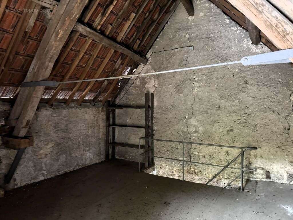 Parking à SAINT-AMAND-MONTROND