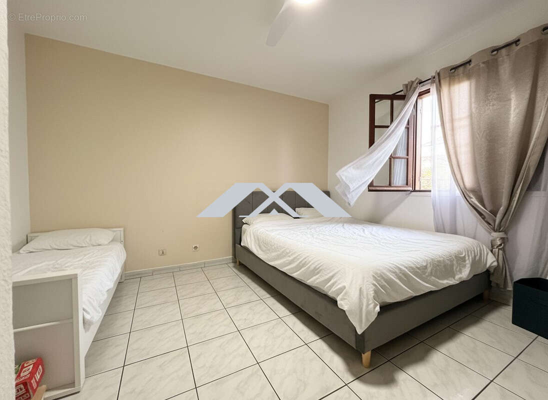 Maison 84 m² à Petite-Ile  - photo 9