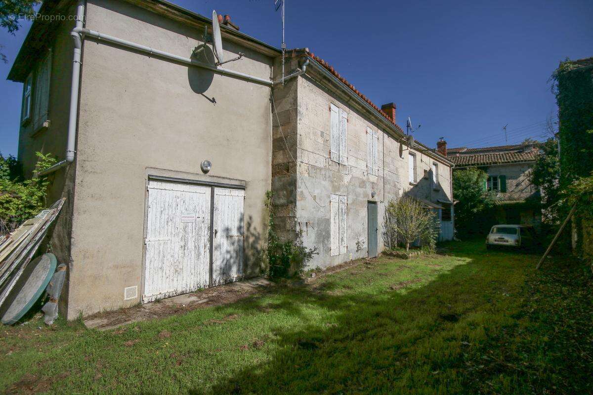 Appartement à GOND-PONTOUVRE