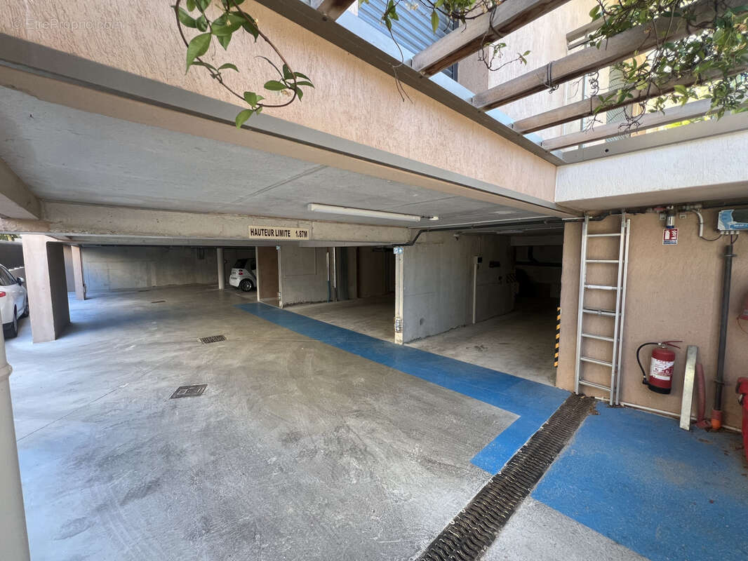 Presqu’île de Giens   Élégant appartement T3 avec vaste terrasse et stationnements privatifs - photo 11