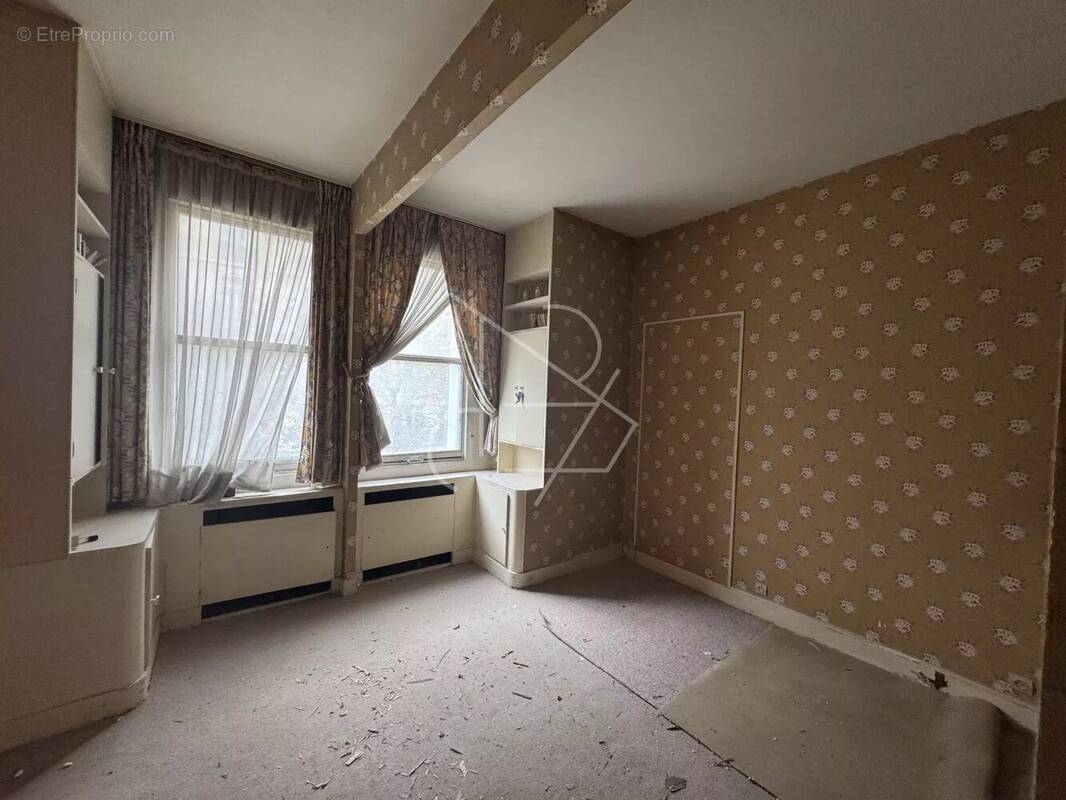 Appartement à PARIS-7E