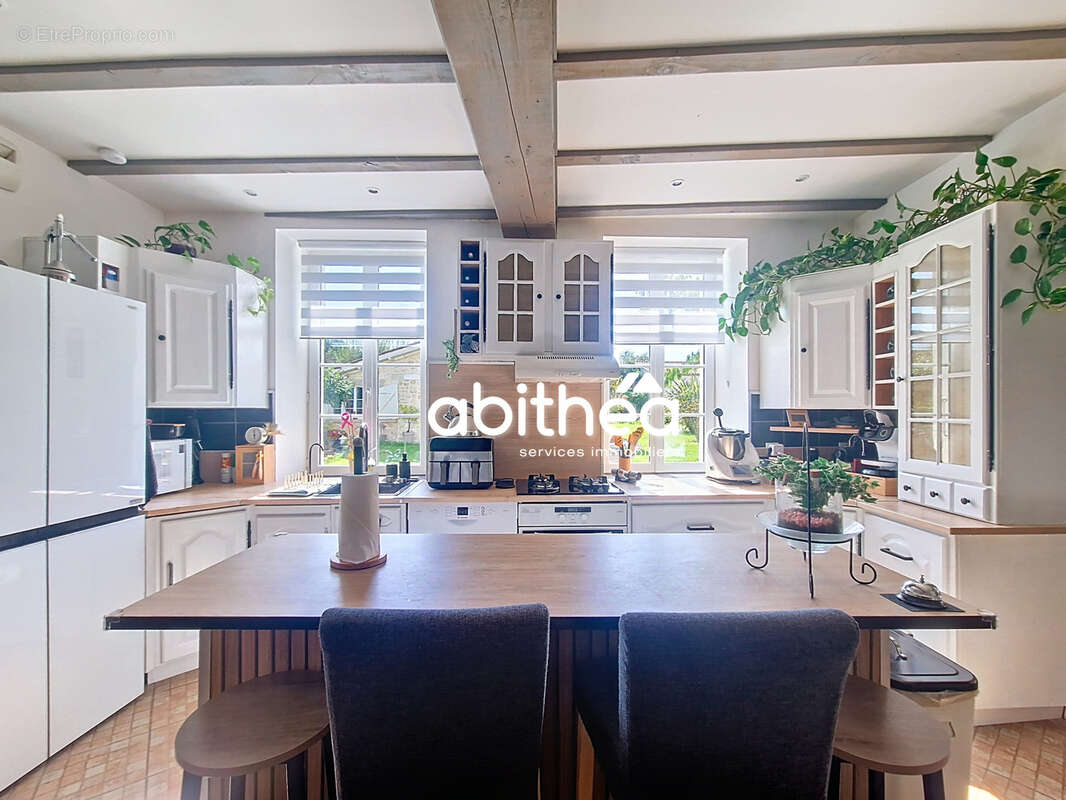 Maison à SAINT-GENIS-DE-SAINTONGE