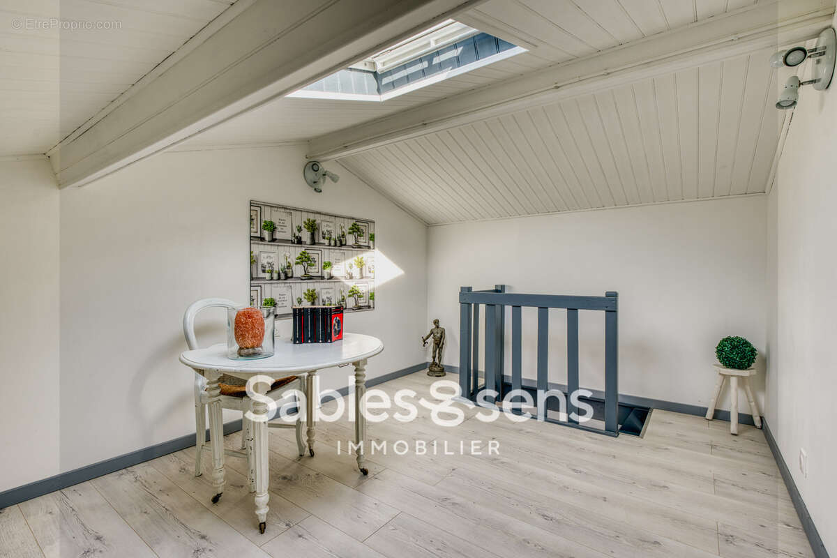 Maison à BEAULIEU-SOUS-LA-ROCHE