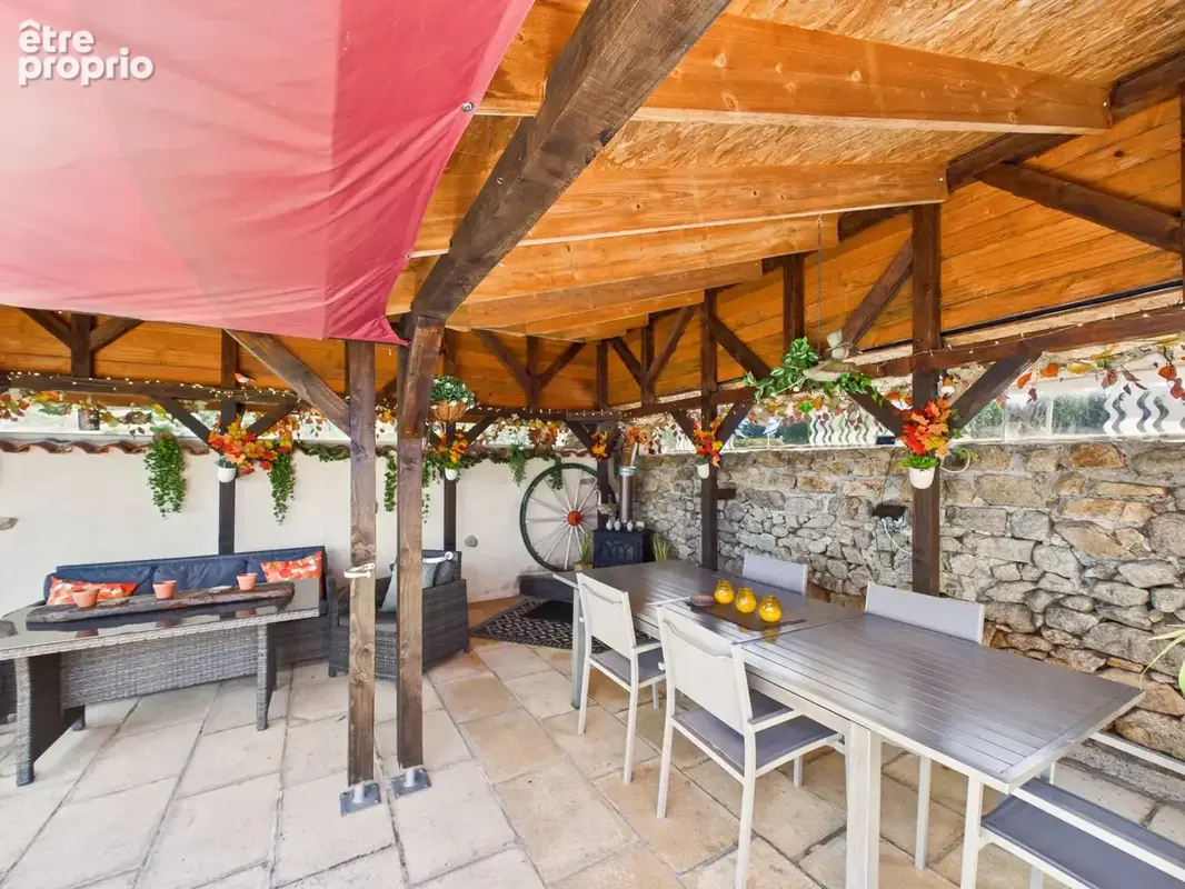 Charmante propriété avec deux maisons, grange et piscine chauffée - photo 14
