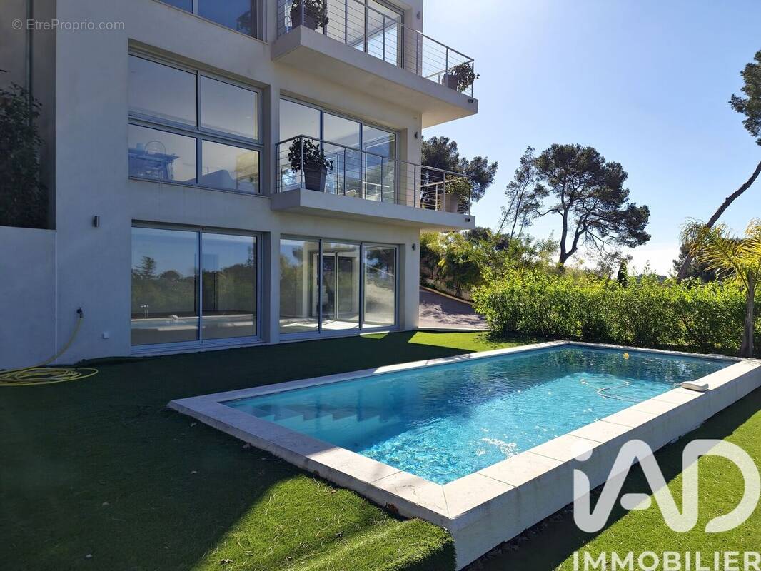 Photo 1 - Maison à CARQUEIRANNE