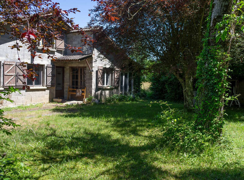 Dpt Haute Garonne (31), à vendre VILLENEUVE LECUSSAN maison à rénover T5 de 107m² habitables + abris voitures sur 730m² de terra - photo 14