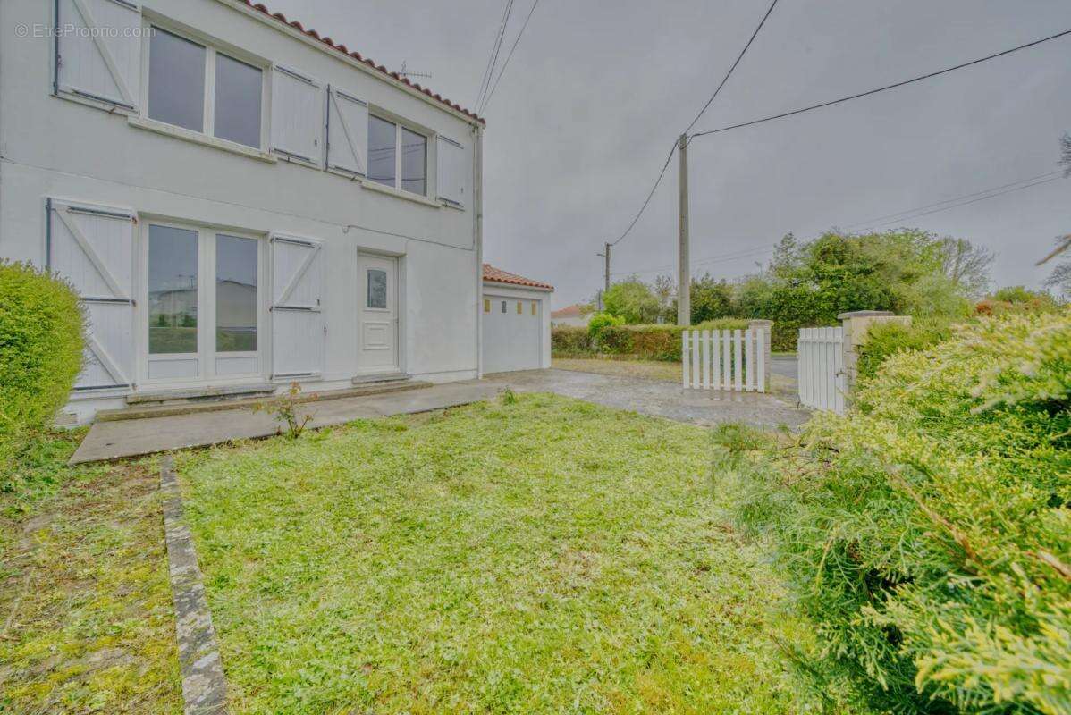 Maison à SAINT-GEORGES-DU-BOIS