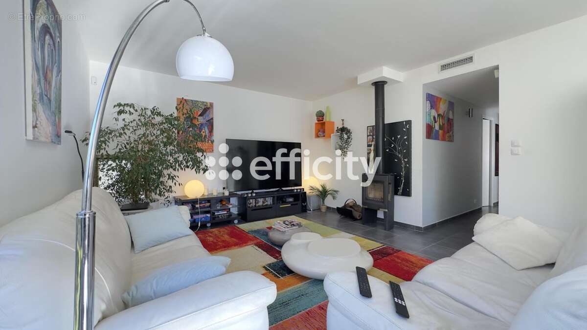 Maison à JONQUIERES-SAINT-VINCENT