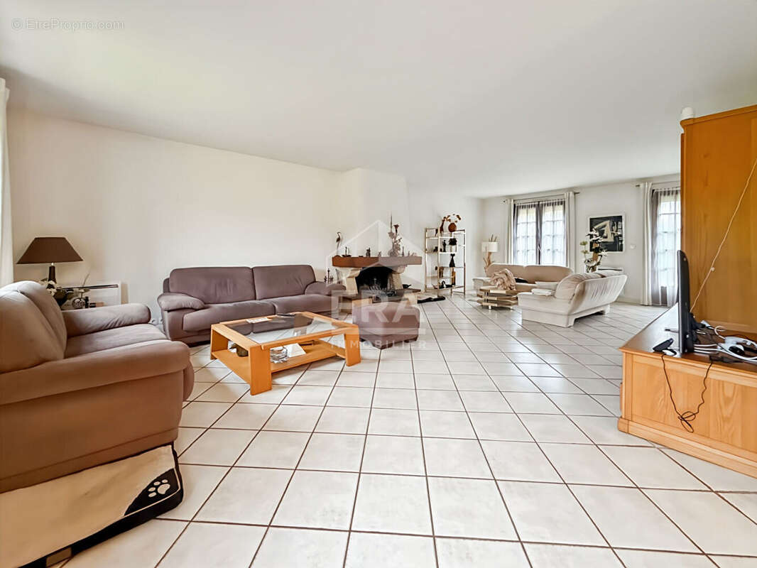 Maison à SAINT-FARGEAU-PONTHIERRY