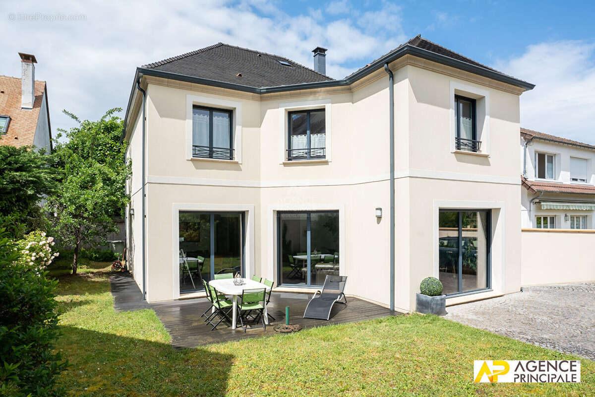 Maison à MAISONS-LAFFITTE
