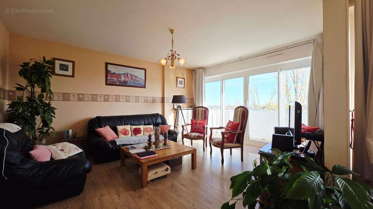 Bourges appartement de 86.1m² 4 pieces balcons ascenseur parking - photo 6