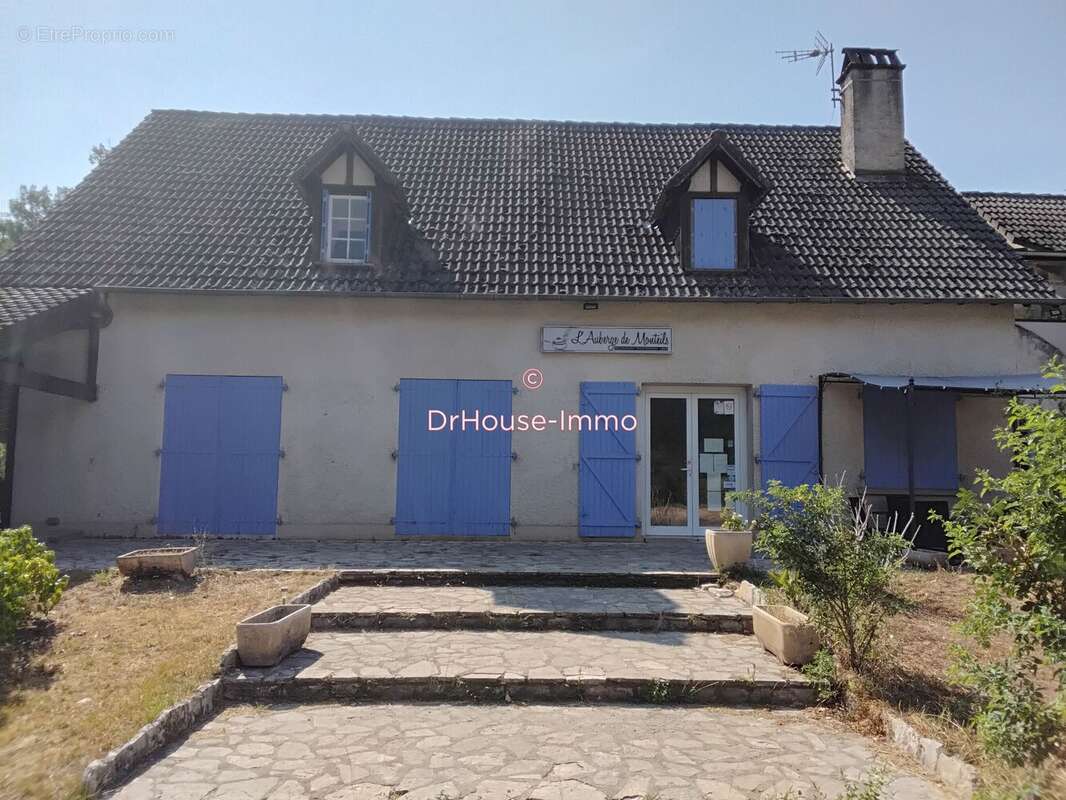 Maison 250 m² à Monteils  - photo 2