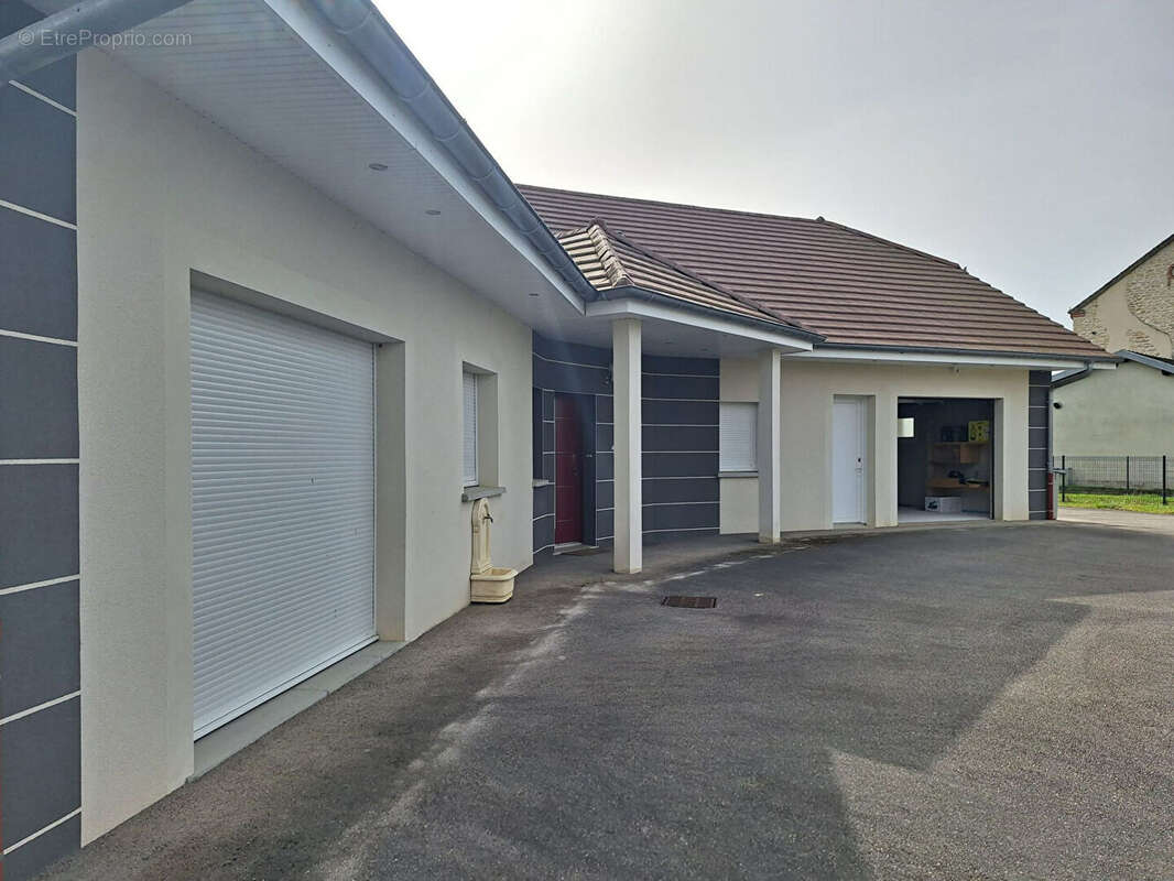 Maison à ASNANS-BEAUVOISIN