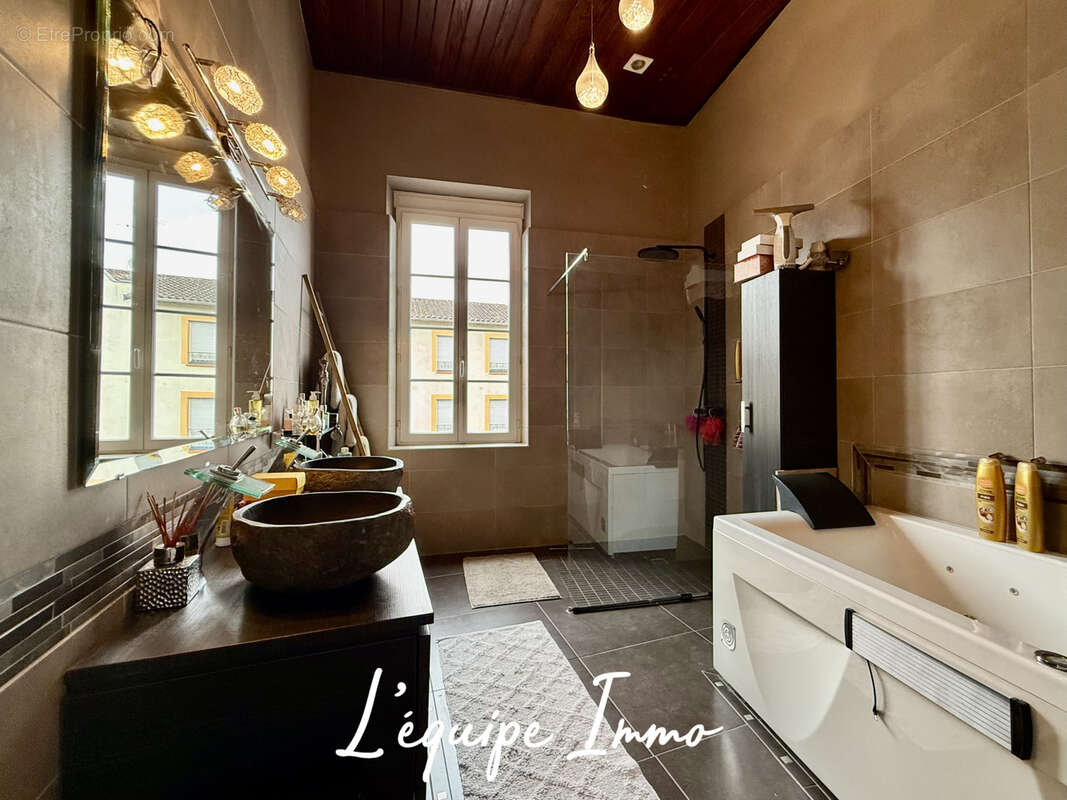 En cœur de ville, demeure familiale aux volumes exceptionnels avec jardin intime et piscine - photo 13