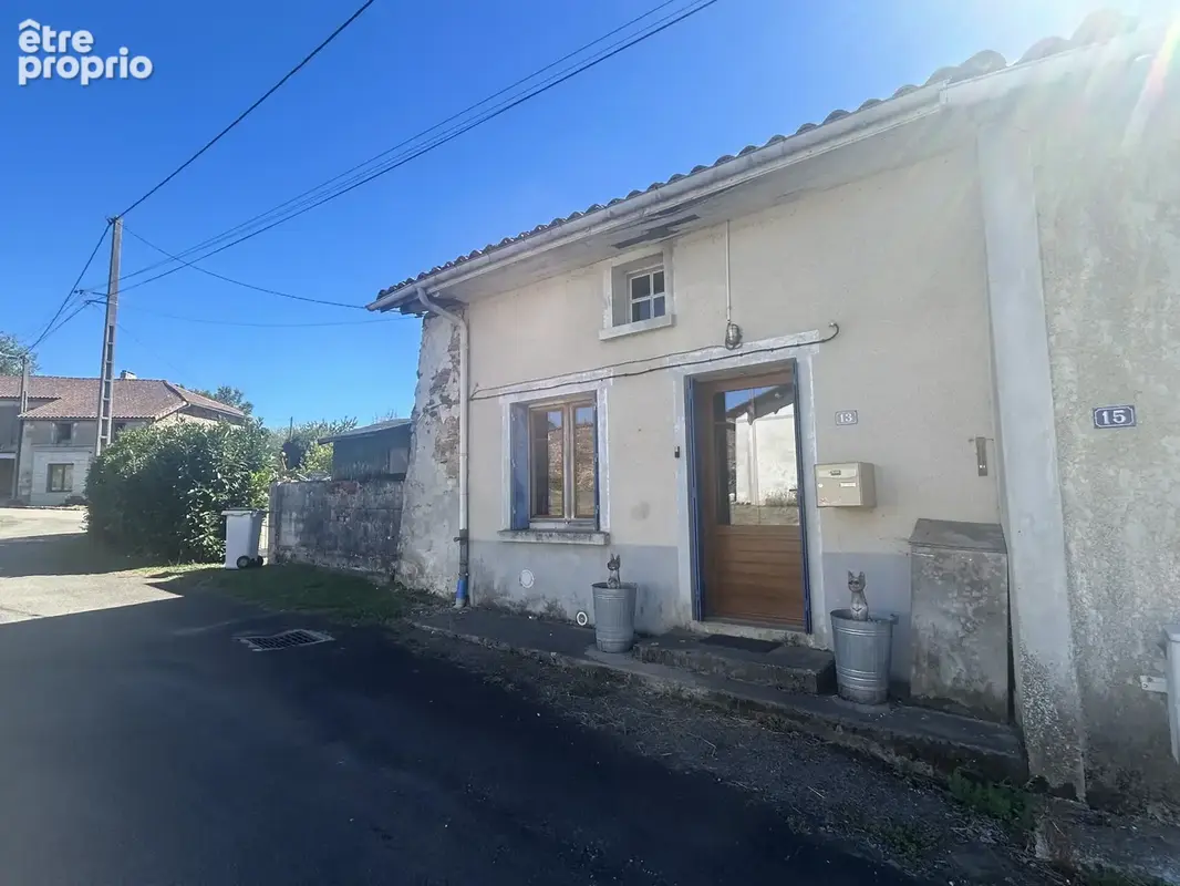 Photo Maison à Cherves-Chatelars au prix de 70 500€