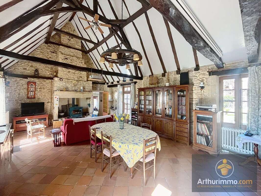 Maison à LE BUISSON-DE-CADOUIN