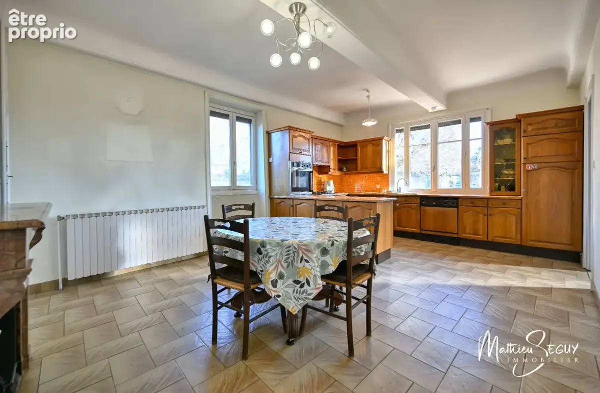 MILLERY – Beau potentiel pour cette maison P7 avec jardin, sous-sol et dépendances - photo 6