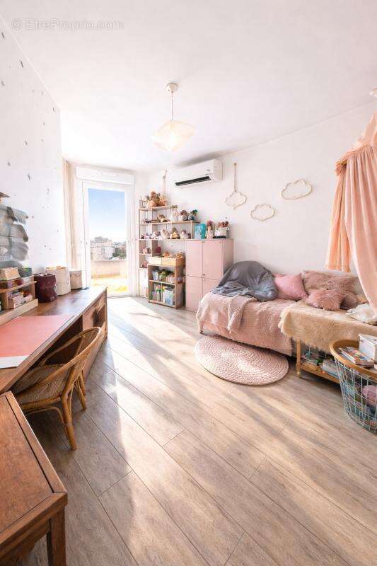 Appartement à MARSEILLE-4E