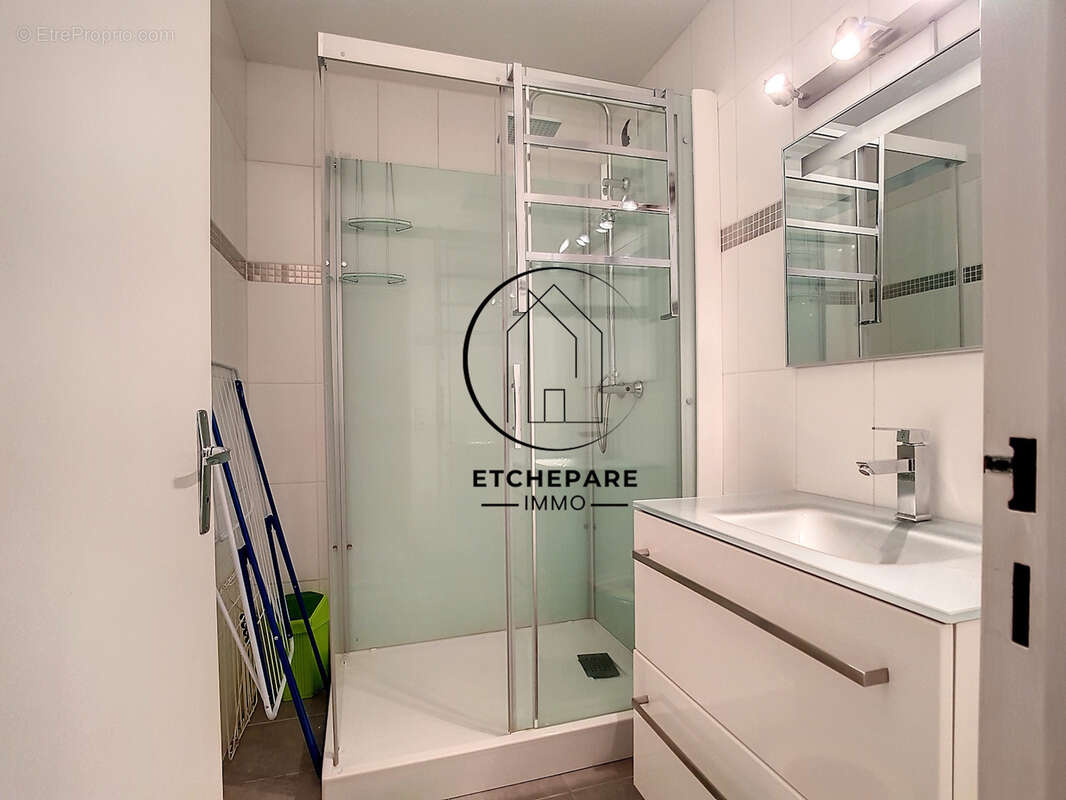 Appartement à EAUX-BONNES