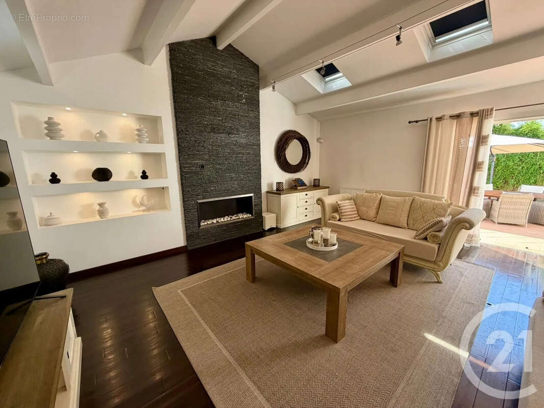 Maison 205 m² à Thieux  - photo 6