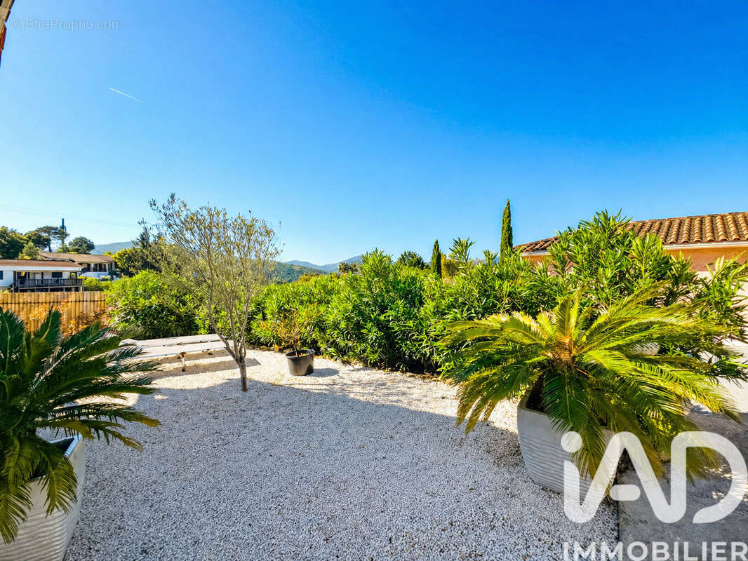Photo 2 - Maison à ROQUEBRUNE-SUR-ARGENS