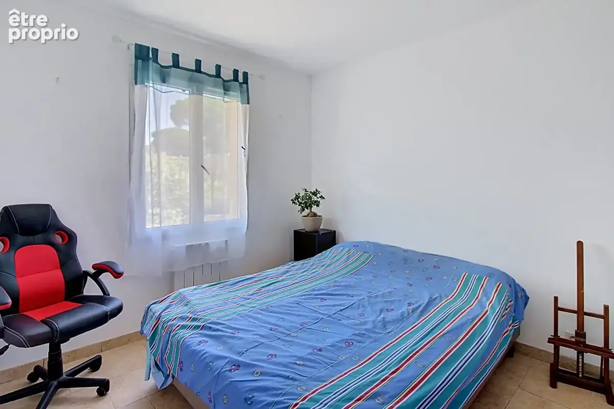 A VENDRE EN EXCLUSIVITE ! À  VIDAUBAN Maison de plain-pied 4 pièces 88 m2 avec piscine  sur un terrain de 1 455 m2 - photo 10