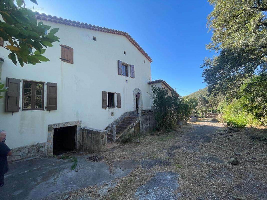 Mas en pierres mitoyen proche Anduze sur terrain constructible de 3300 m2 - photo 2