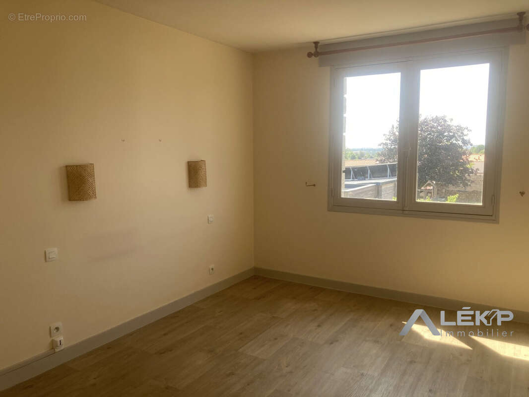 Maison 182 m² à Saint-Malo-Du-Bois  - photo 5